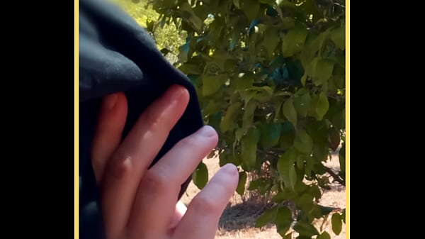 MILF exhibitionist public outdoor blow job