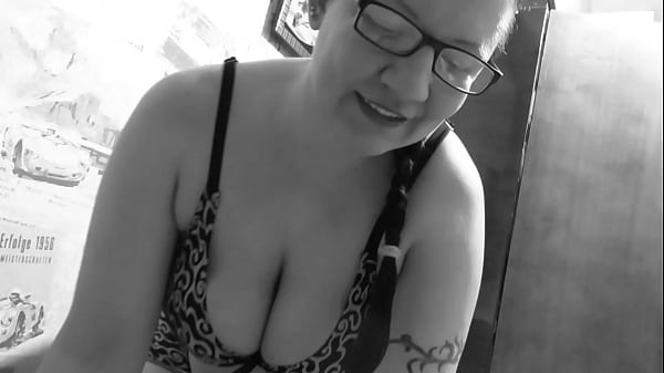 Amateur with a mature couple in a retro film. Handjob and balls sucking. Hot milf skillfully plays with her lover’s cock.