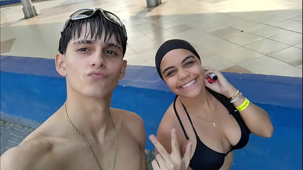LA MORNA DE CULO GRANDE SE VIENE EN LA VERGA DE SU HERMANASTRO MAYOR DE VERGA DURA – ella me dice hermanastro follame duro por mi vagina – REAL CASERO BI