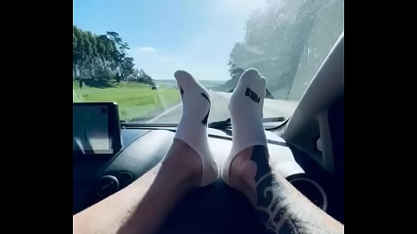 O que vocês fariam com eles? #feet #feetcontent #fetichiste divulgaboy18 sabordmacho DivulgaPutos SoParaDivulgar se…
